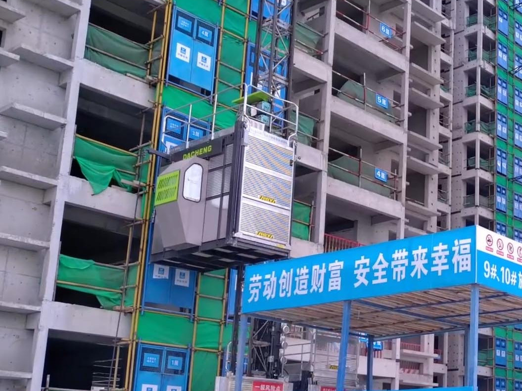 三臺(tái)電梯同框 三臺(tái)電梯同框