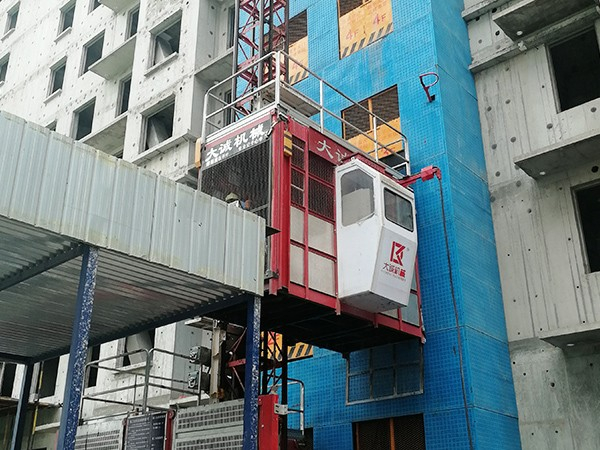 山西三建使用大誠機械施工升降機、物料提升機案例