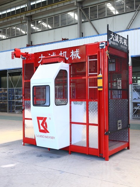 施工電梯安全運行時的注意事項！