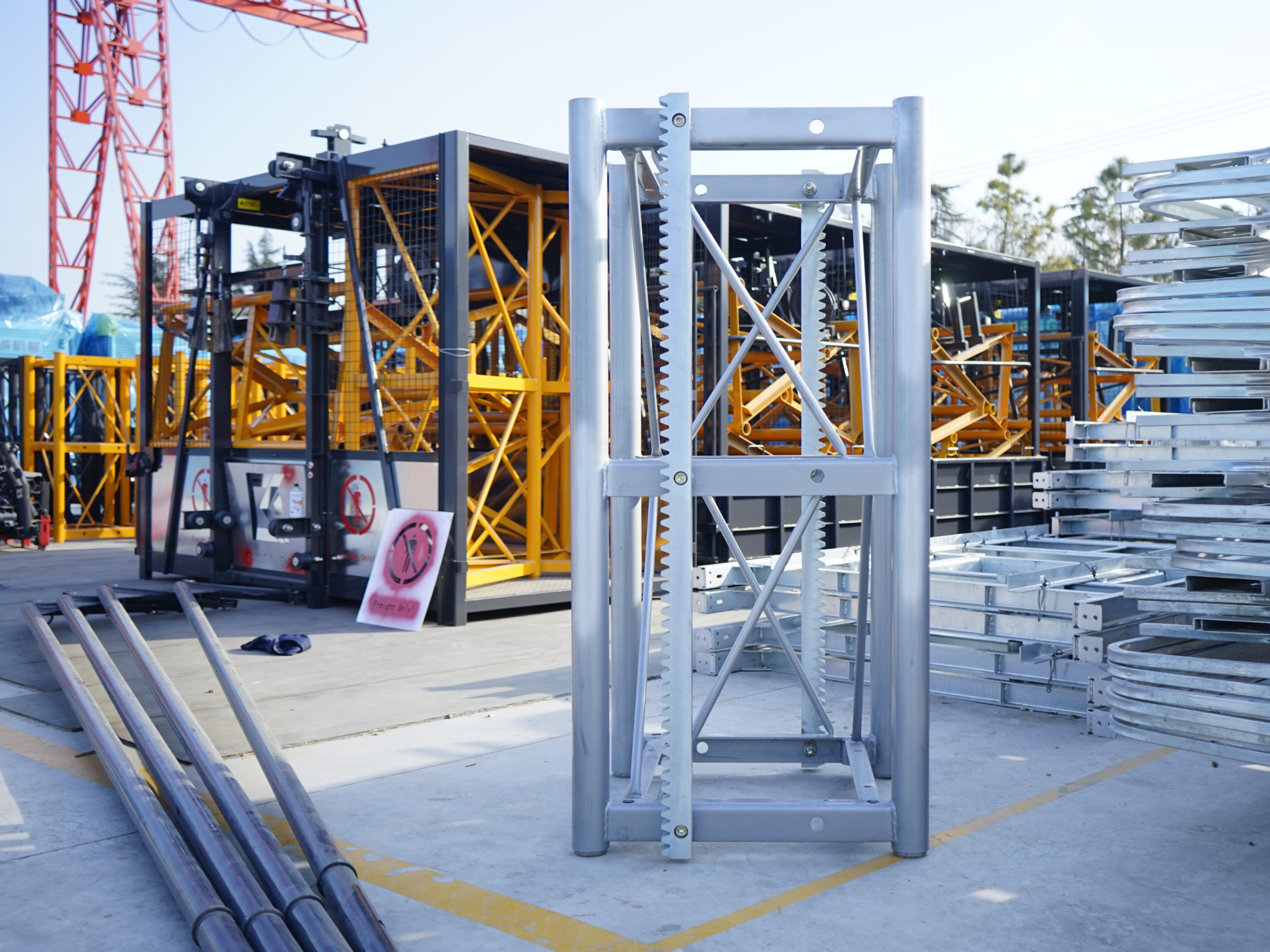 施工升降機標(biāo)準(zhǔn)節(jié)的安裝步驟及注意事項 施工升降機標(biāo)準(zhǔn)節(jié)的安裝步驟及注意事項