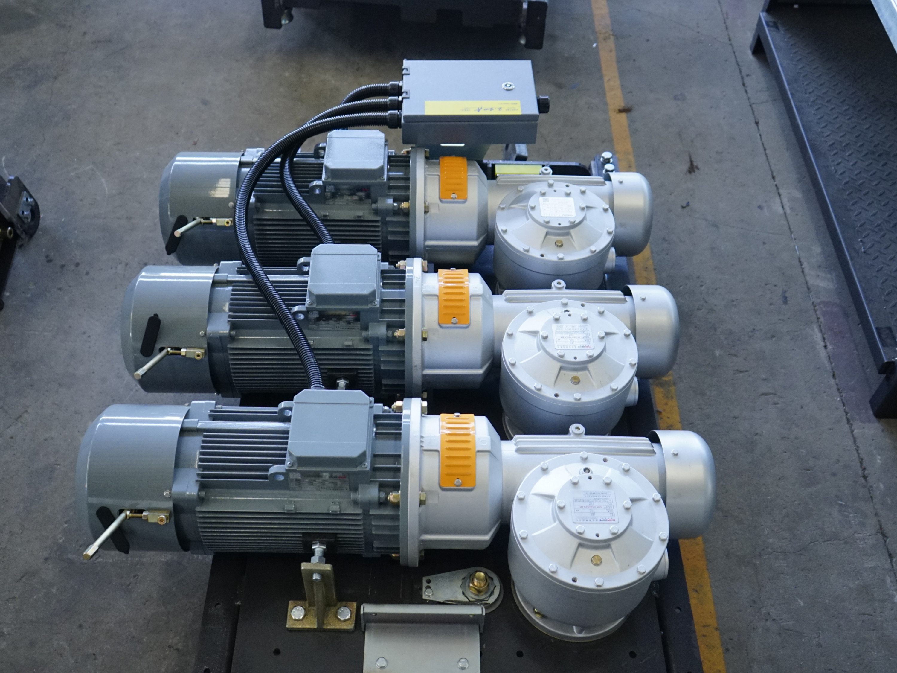 施工升降機傳動機構(gòu)的類型及特點 施工升降機傳動機構(gòu)的類型及特點